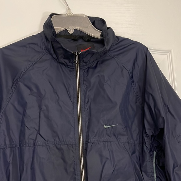Nike Lightweight Jacket Size M - Picture 2 of 9